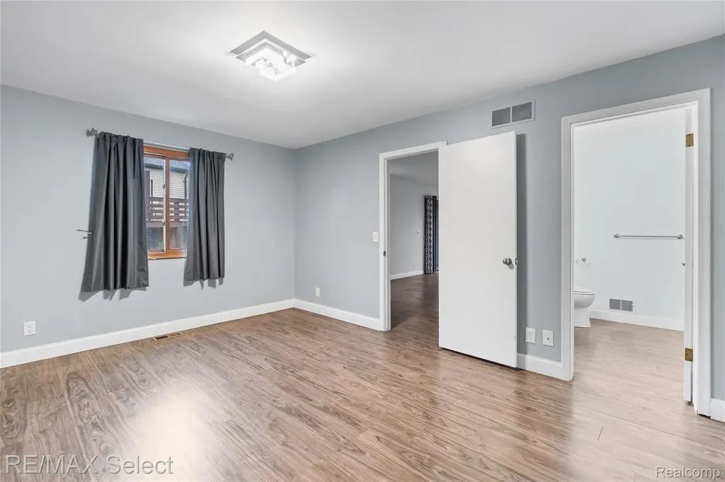 580 Oakbrook Circle Flushing City MI 48433