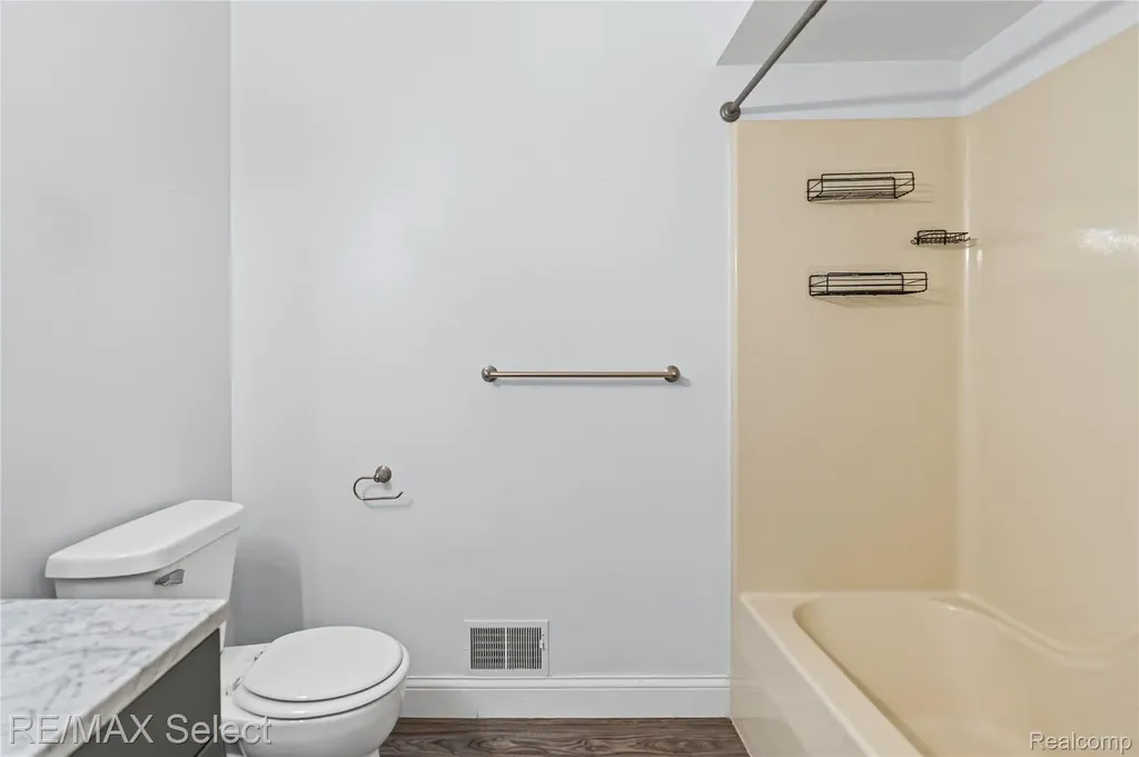580 Oakbrook Circle Flushing City MI 48433