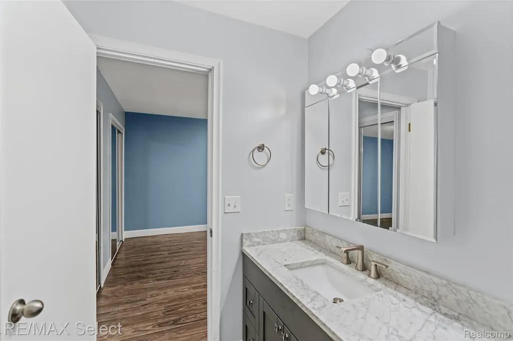 580 Oakbrook Circle Flushing City MI 48433