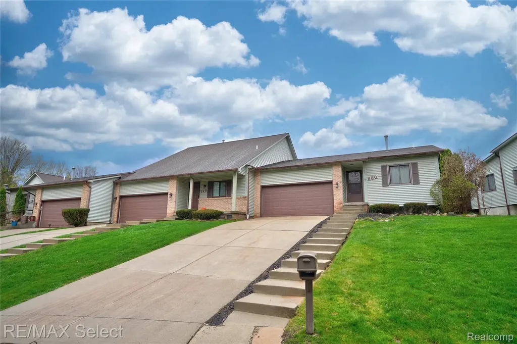 580 Oakbrook Circle Flushing City MI 48433