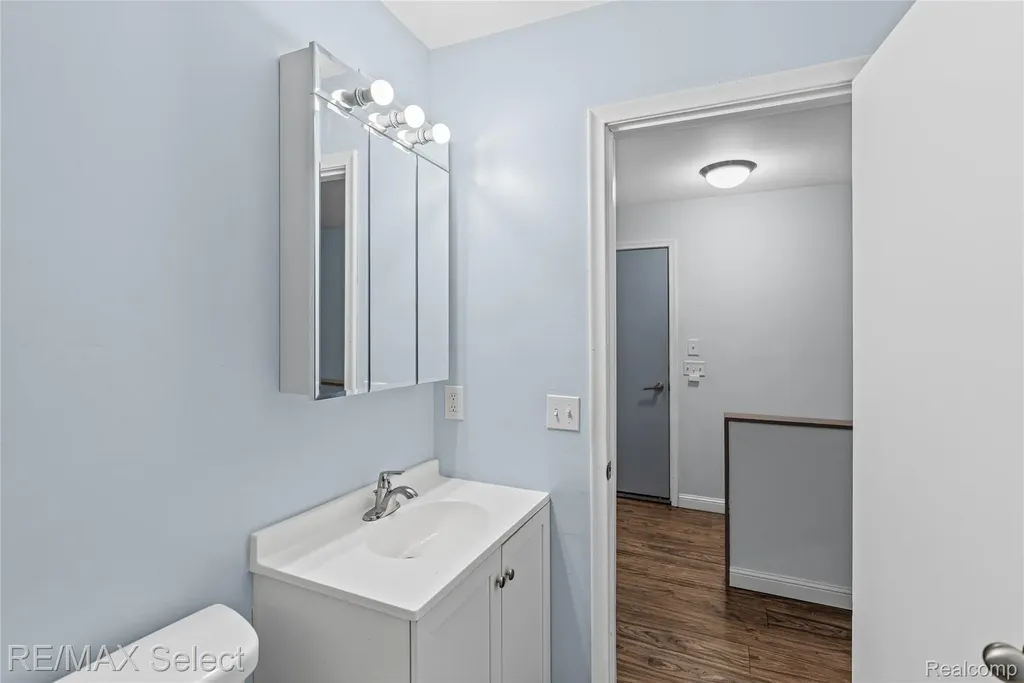 580 Oakbrook Circle Flushing City MI 48433