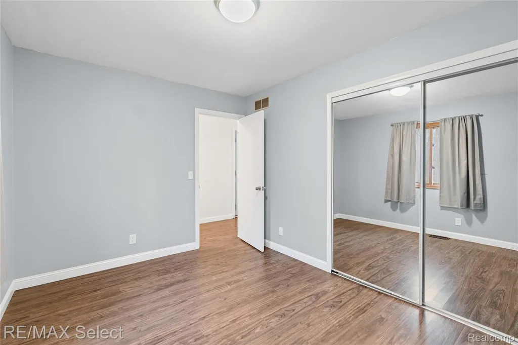580 Oakbrook Circle Flushing City MI 48433