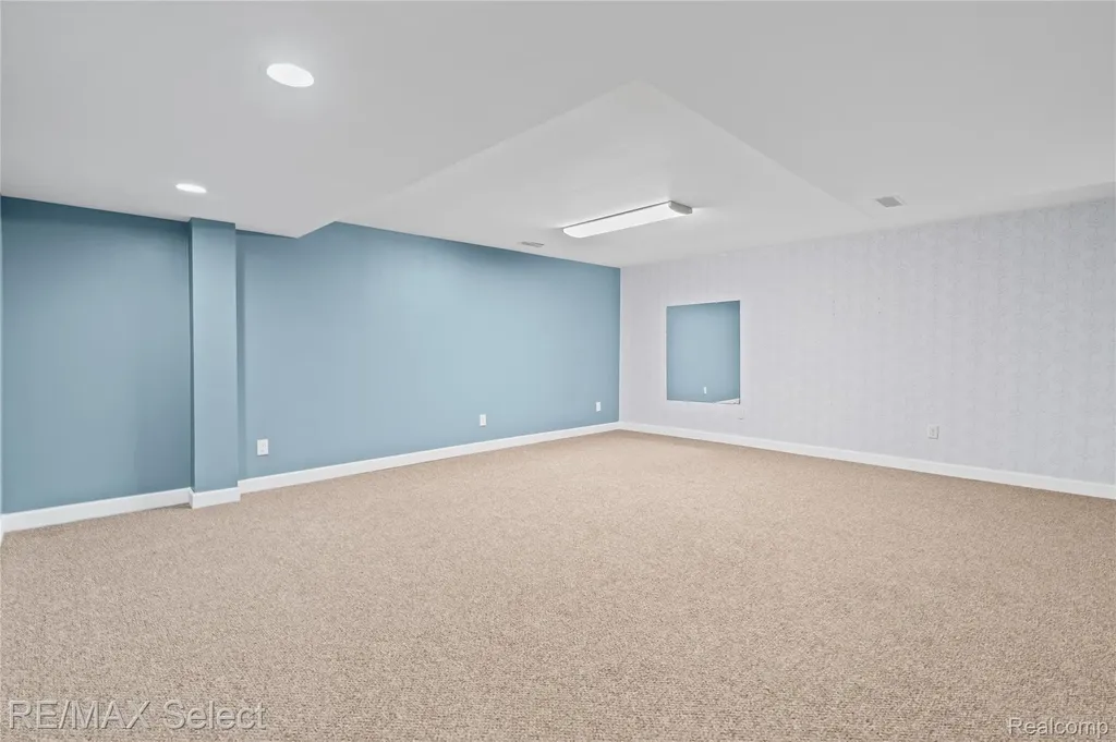 580 Oakbrook Circle Flushing City MI 48433