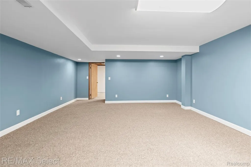 580 Oakbrook Circle Flushing City MI 48433