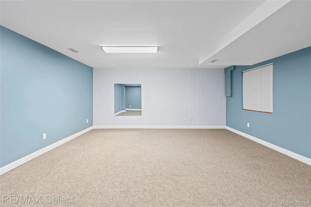 580 Oakbrook Circle Flushing City MI 48433