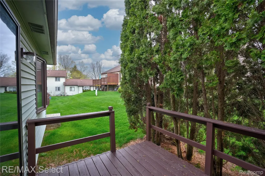 580 Oakbrook Circle Flushing City MI 48433