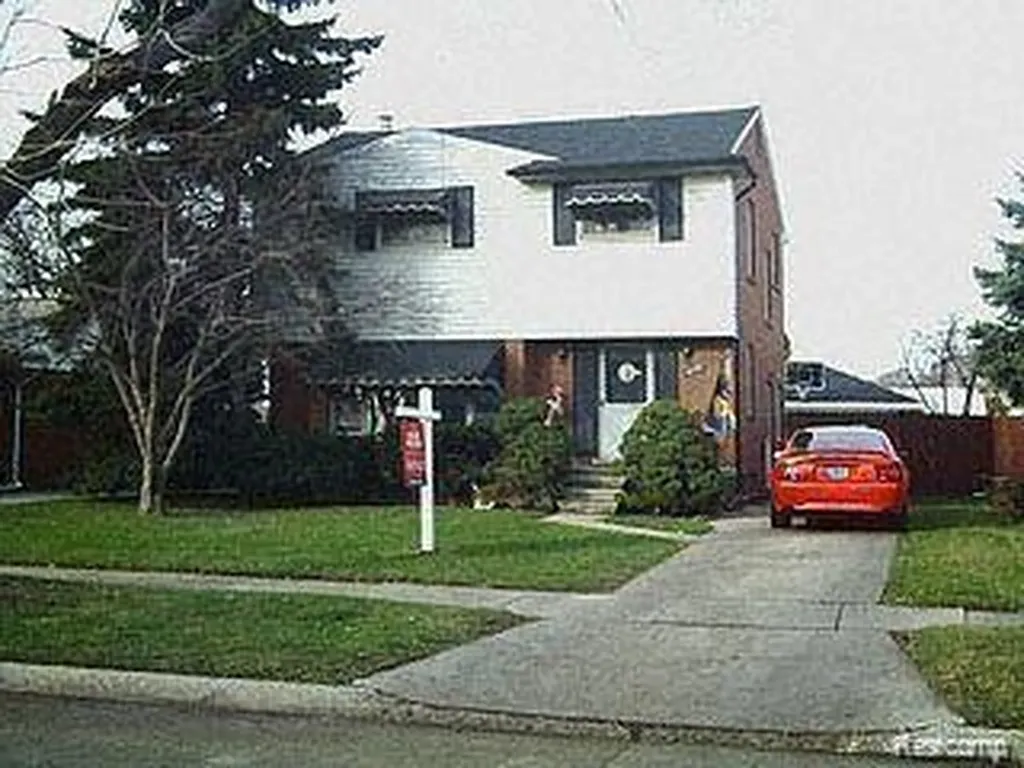 18259 Spring Court S Fraser City MI 48026