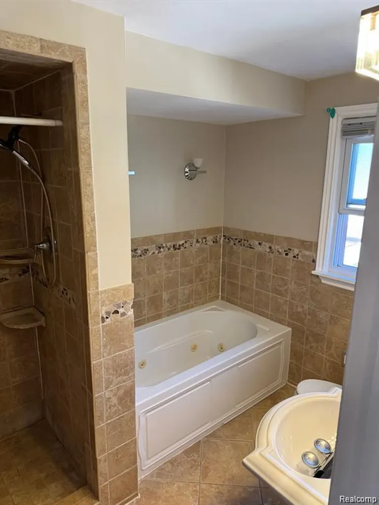 18259 Spring Court S Fraser City MI 48026