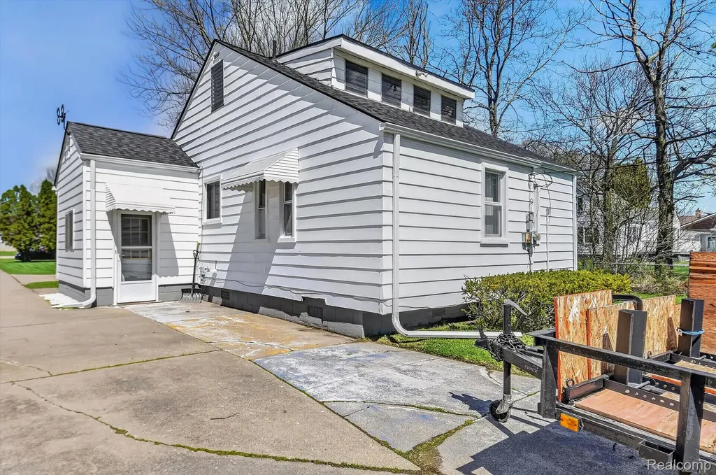 47816 Jefferson Avenue Chesterfield Township MI 48047