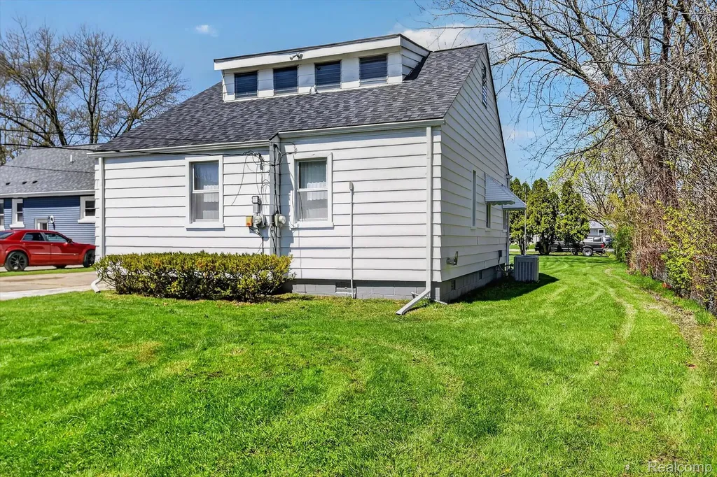 47816 Jefferson Avenue Chesterfield Township MI 48047