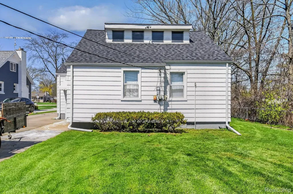 47816 Jefferson Avenue Chesterfield Township MI 48047