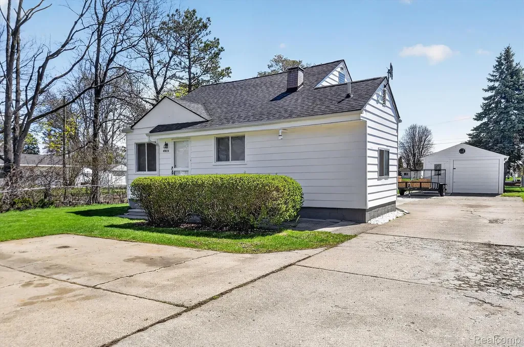 47816 Jefferson Avenue Chesterfield Township MI 48047
