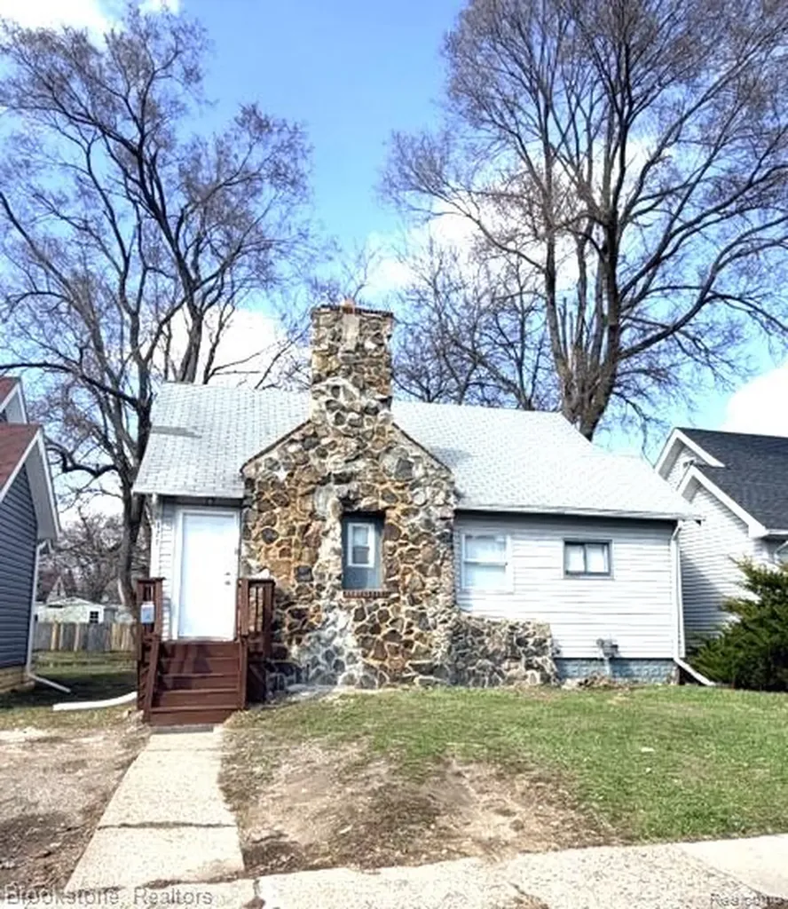 671 E Mansfield Avenue Pontiac City MI 48340