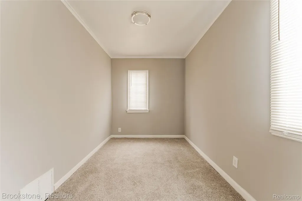 671 E Mansfield Avenue Pontiac City MI 48340