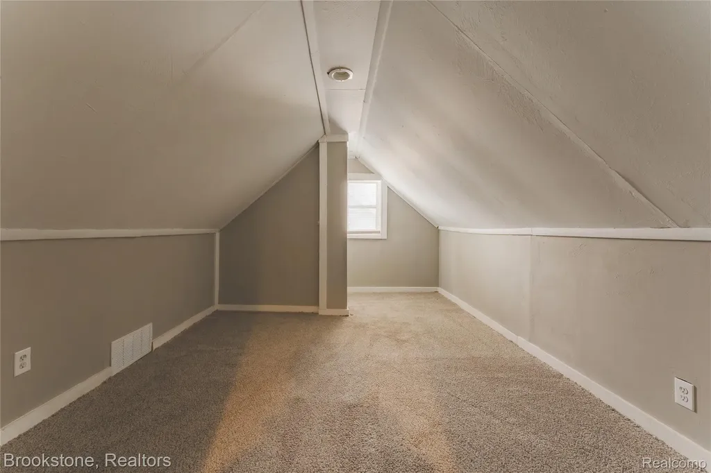 671 E Mansfield Avenue Pontiac City MI 48340
