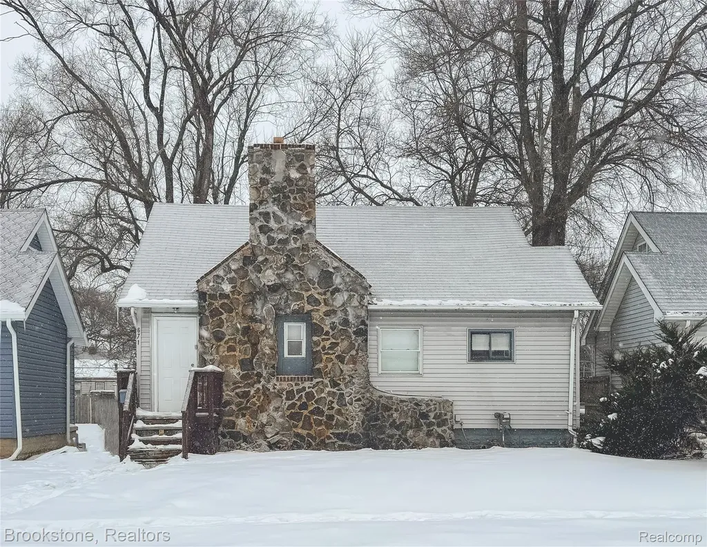 671 E Mansfield Avenue Pontiac City MI 48340