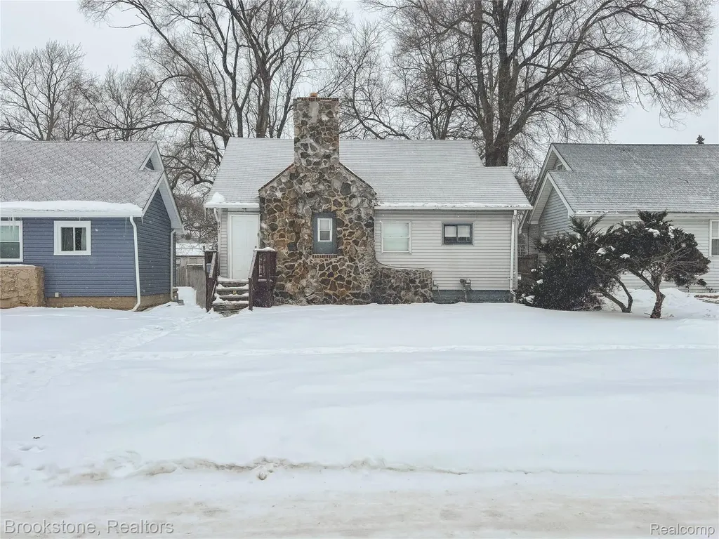 671 E Mansfield Avenue Pontiac City MI 48340