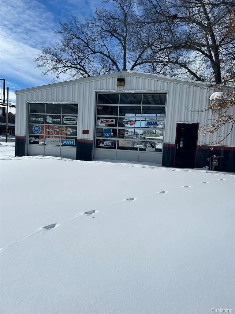 3044 W Houghton Lake Drive Denton Township MI 48629