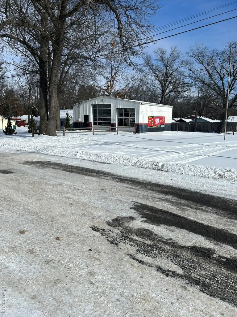 3044 W Houghton Lake Drive Denton Township MI 48629