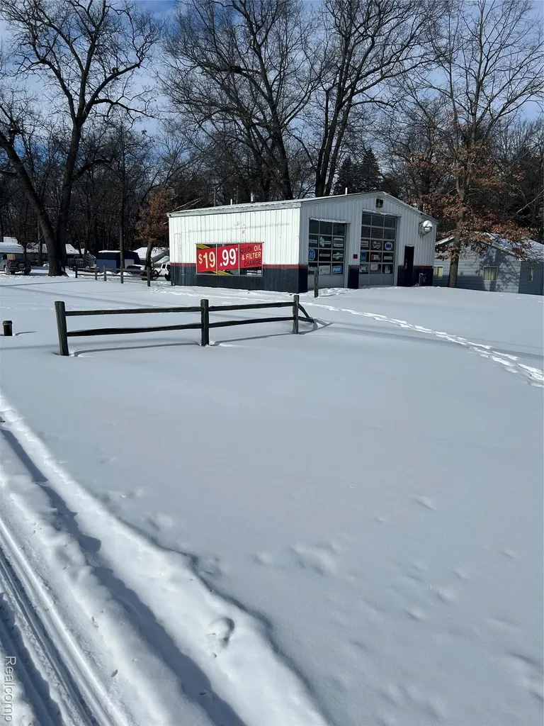 3044 W Houghton Lake Drive Denton Township MI 48629