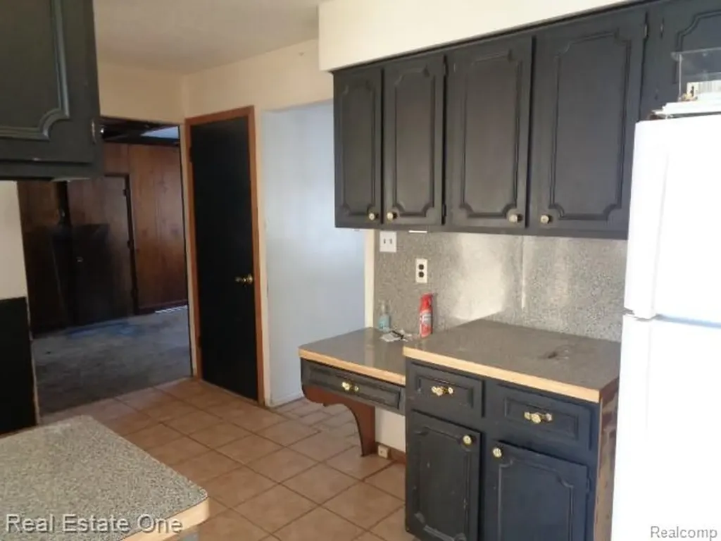 19375 Addison Drive Southfield City MI 48075