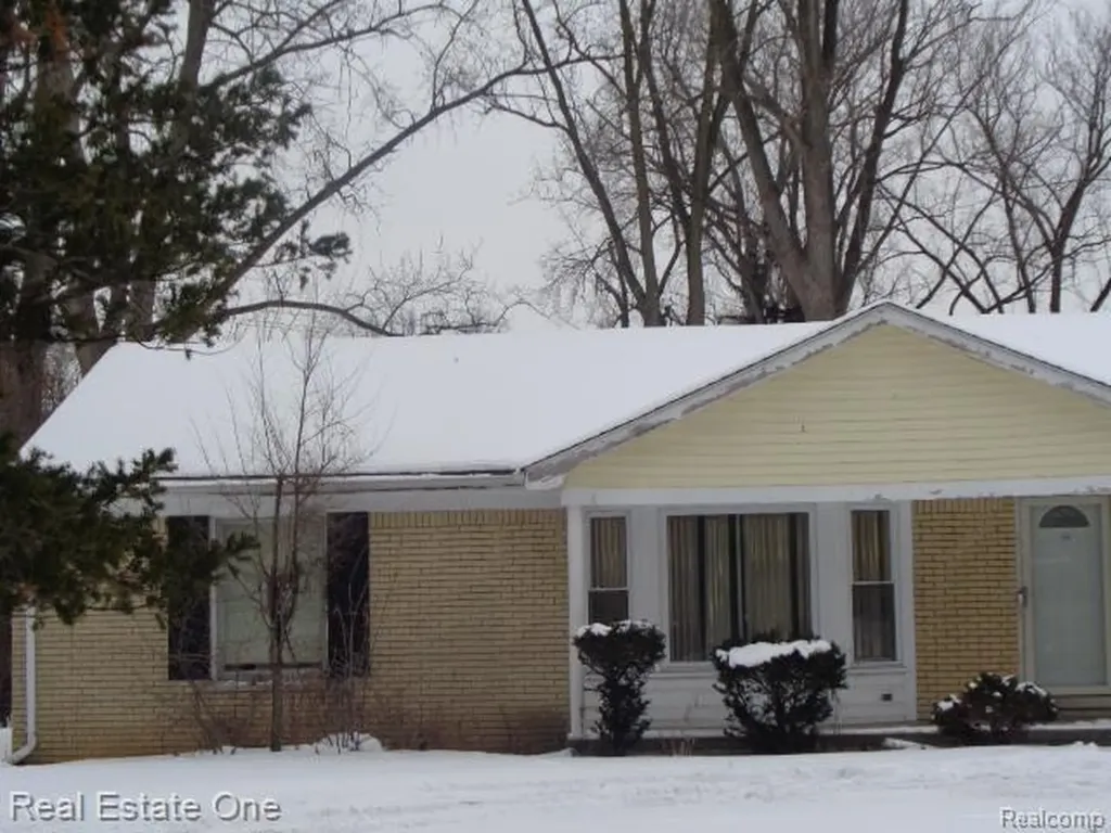 19375 Addison Drive Southfield City MI 48075