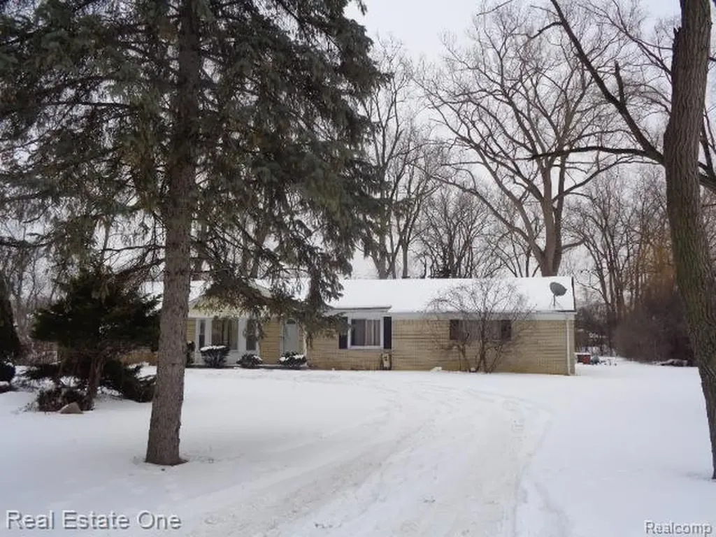 19375 Addison Drive Southfield City MI 48075