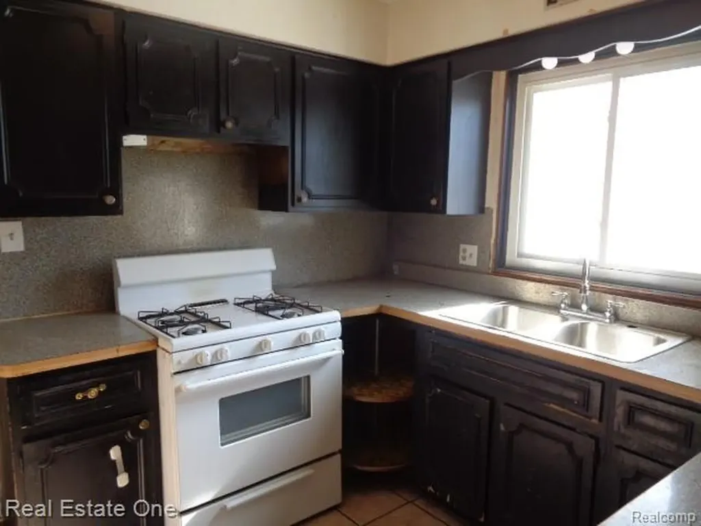 19375 Addison Drive Southfield City MI 48075