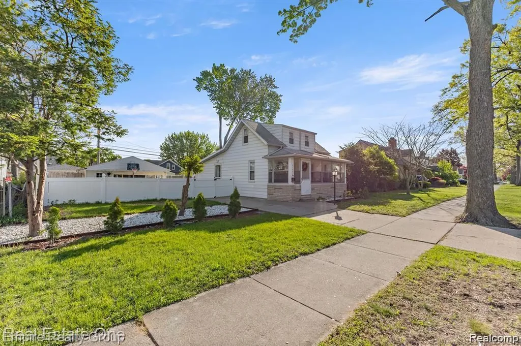 21047 Outer Drive Dearborn City MI 48124