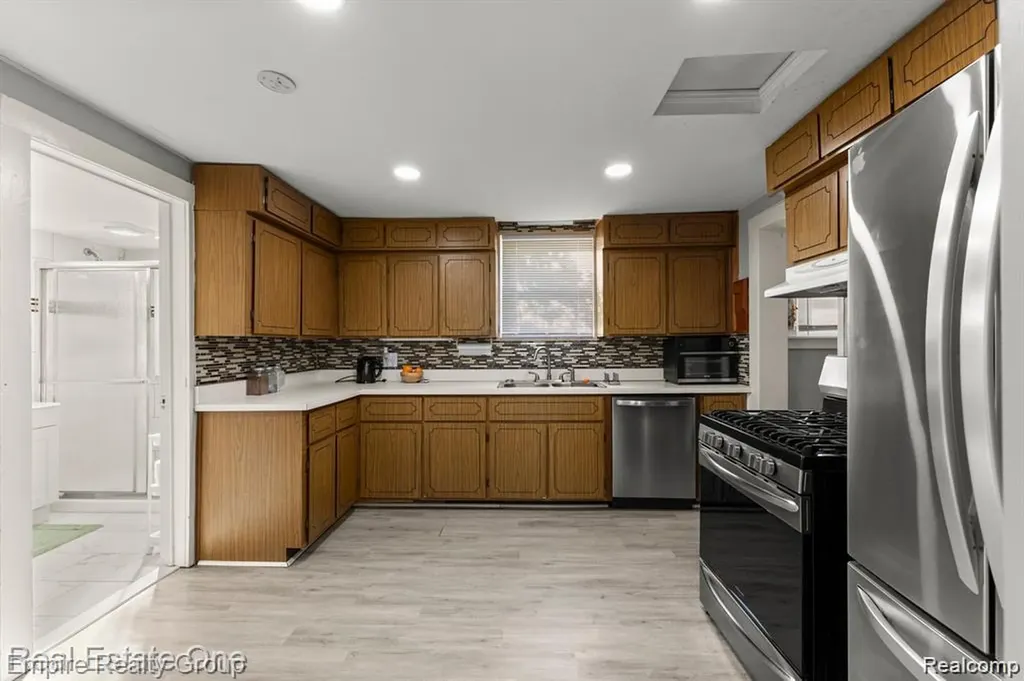21047 Outer Drive Dearborn City MI 48124