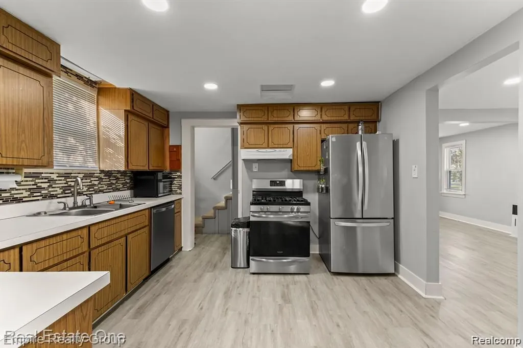 21047 Outer Drive Dearborn City MI 48124