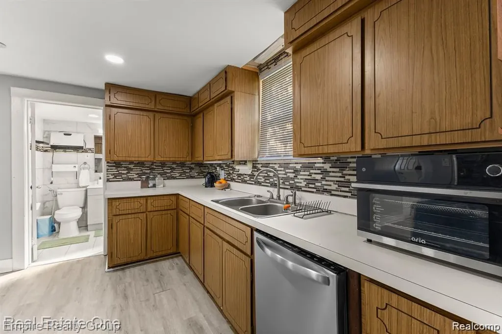 21047 Outer Drive Dearborn City MI 48124