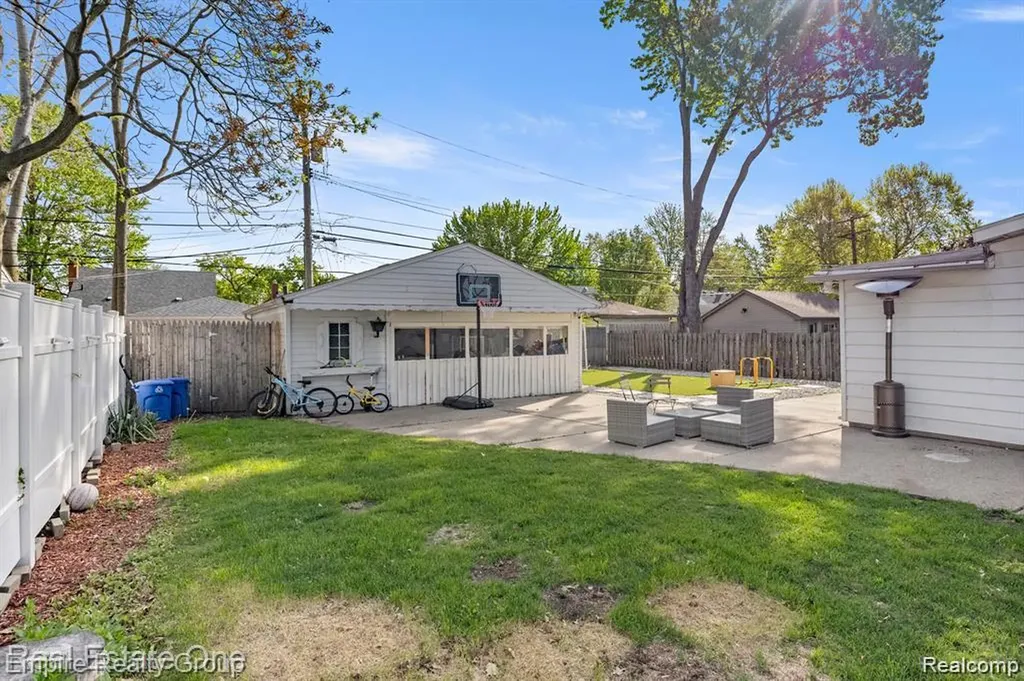 21047 Outer Drive Dearborn City MI 48124