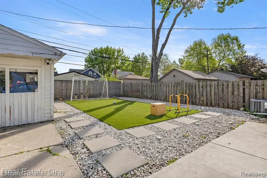 21047 Outer Drive Dearborn City MI 48124
