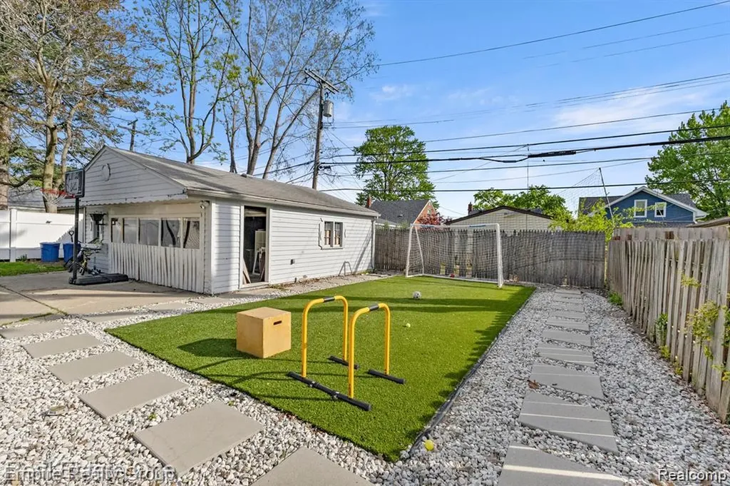 21047 Outer Drive Dearborn City MI 48124
