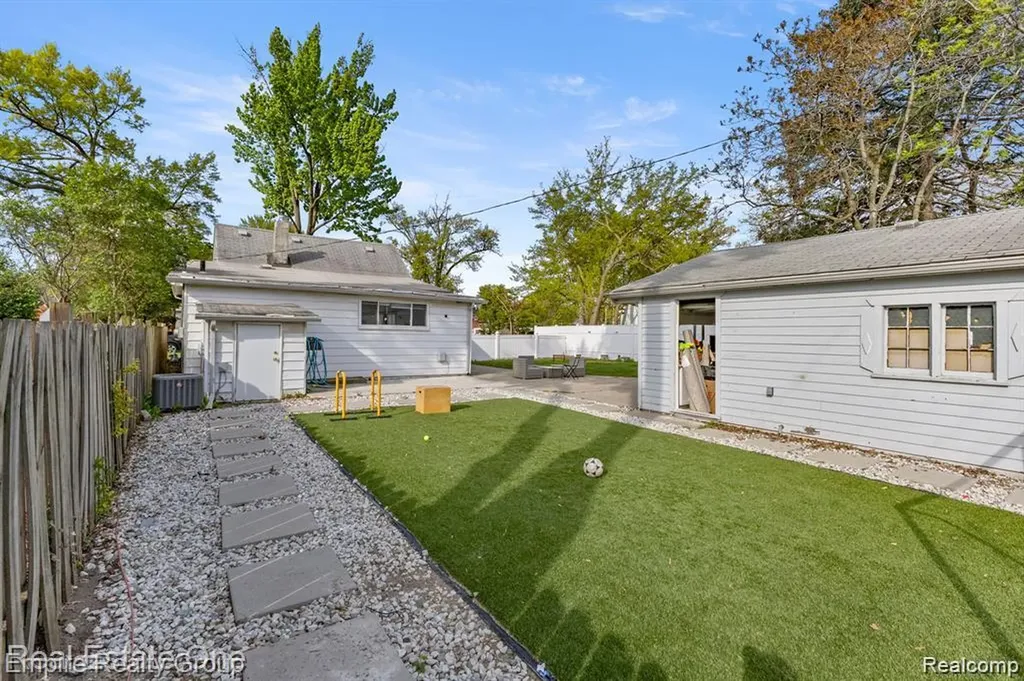 21047 Outer Drive Dearborn City MI 48124