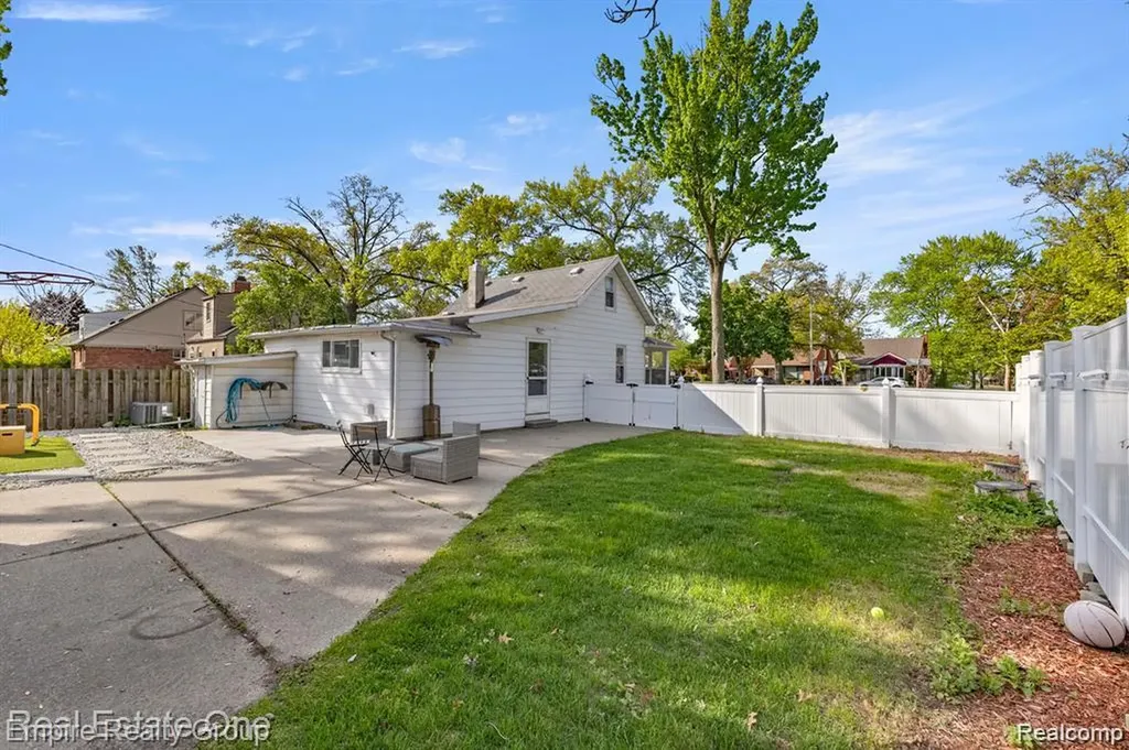 21047 Outer Drive Dearborn City MI 48124
