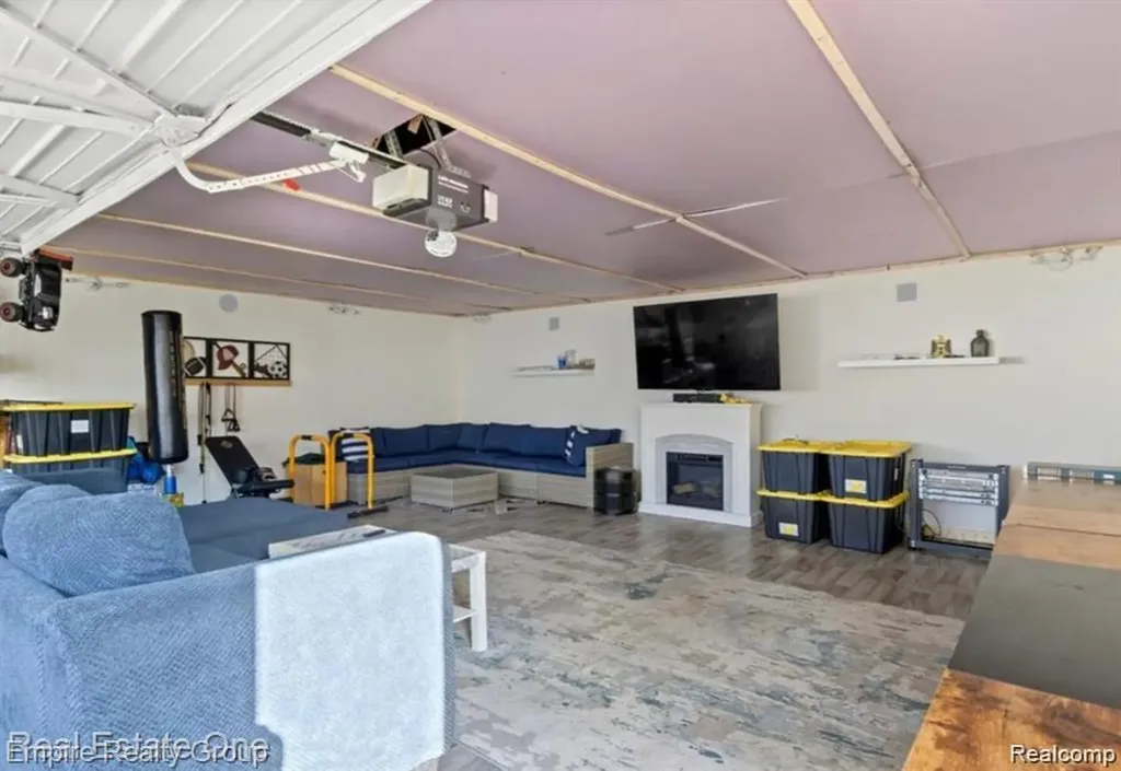 21047 Outer Drive Dearborn City MI 48124