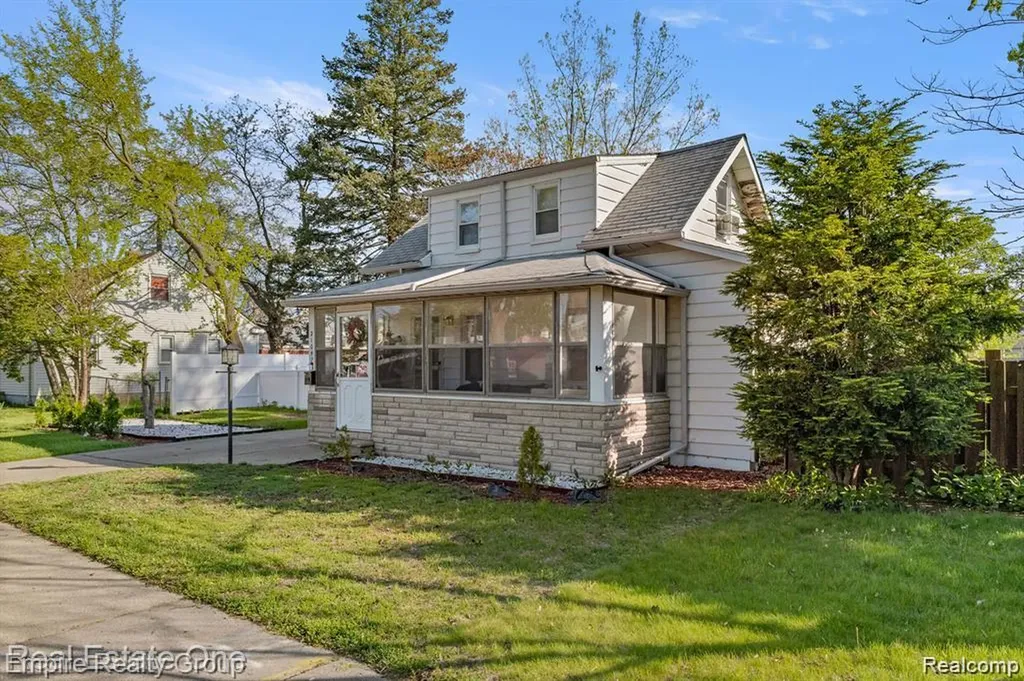 21047 Outer Drive Dearborn City MI 48124