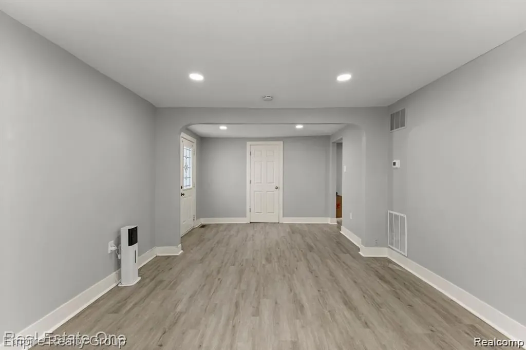 21047 Outer Drive Dearborn City MI 48124