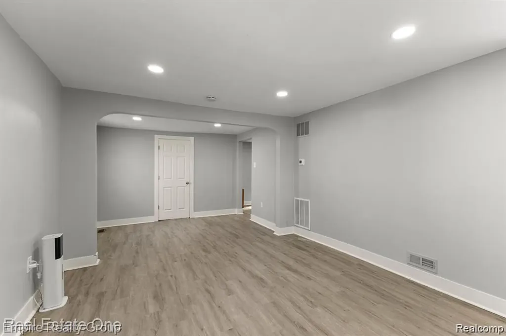 21047 Outer Drive Dearborn City MI 48124