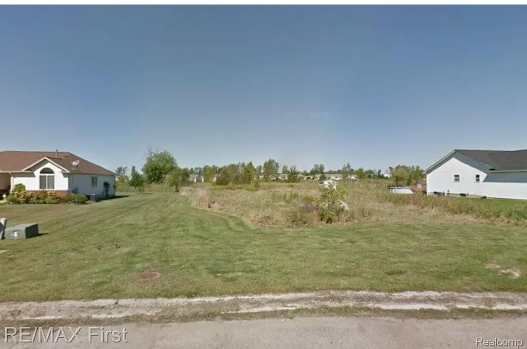 39 Deer Park Capac Village MI 48014