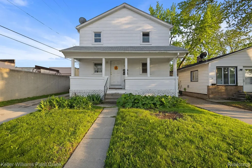 31 W Barrett Avenue Madison Heights City MI 48071
