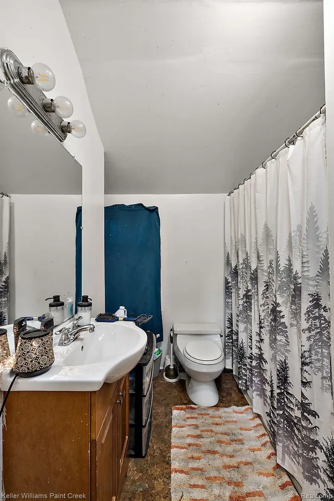 31 W Barrett Avenue Madison Heights City MI 48071