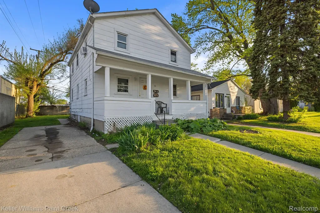 31 W Barrett Avenue Madison Heights City MI 48071