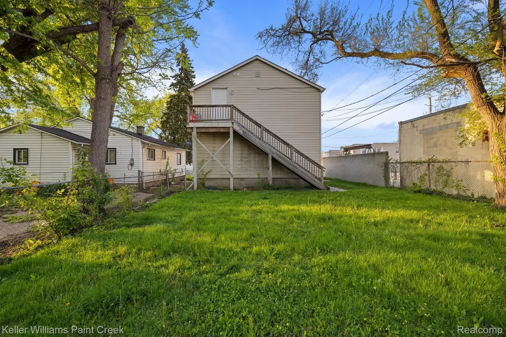 31 W Barrett Avenue Madison Heights City MI 48071