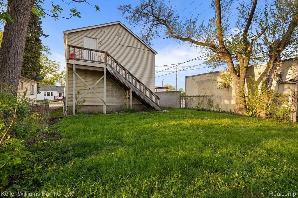 31 W Barrett Avenue Madison Heights City MI 48071