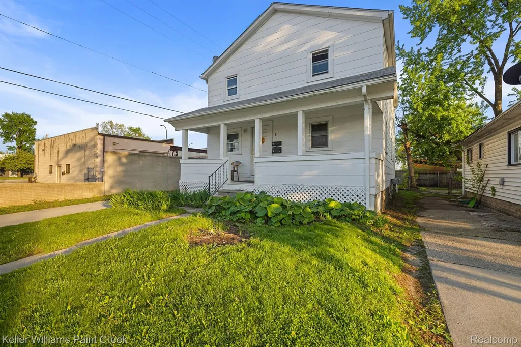31 W Barrett Avenue Madison Heights City MI 48071