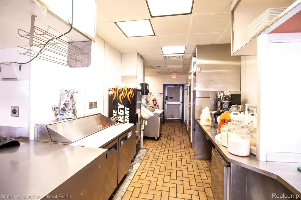 17431 Dix Road Melvindale City MI 48122