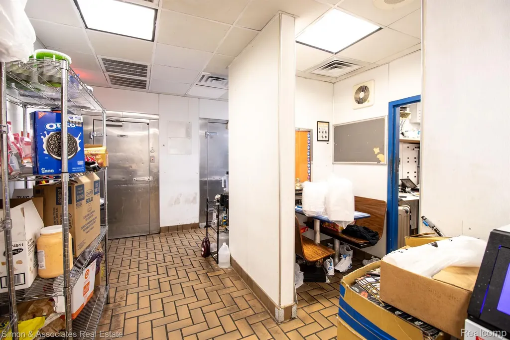 17431 Dix Road Melvindale City MI 48122